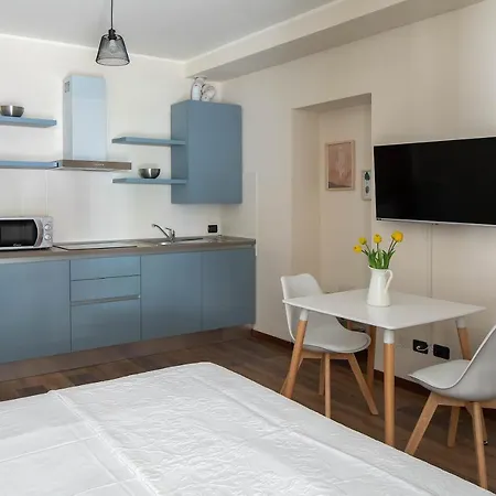 Apartment Lario's - 10 Suites On Lake Acquaseria