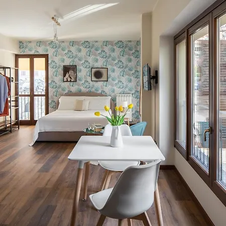 Apartment Lario's - 10 Suites On Lake *
