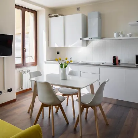Lario's - 10 Suites On Lake Acquaseria