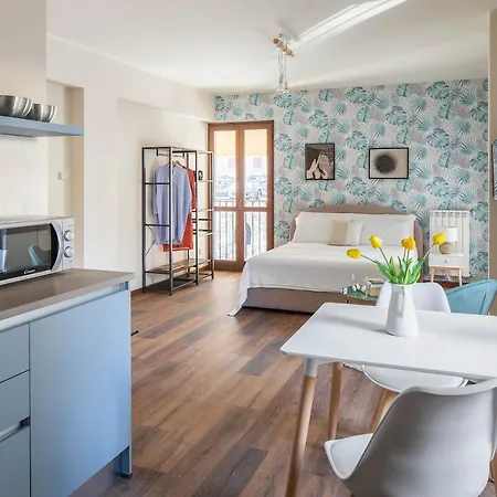 Lario's - 10 Suites On Lake Apartment