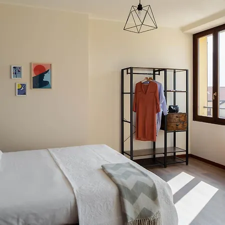 Lario's - 10 Suites On Lake Apartment *