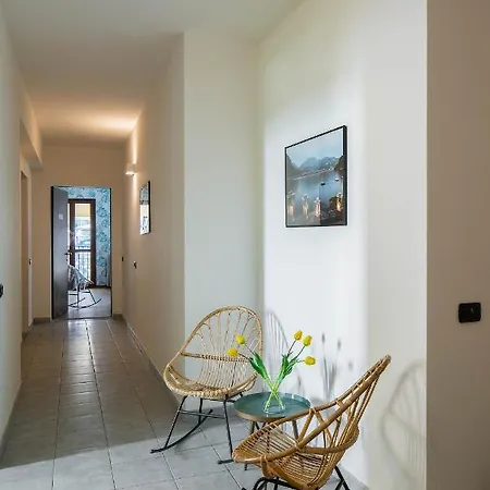 Lario's - 10 Suites On Lake *
